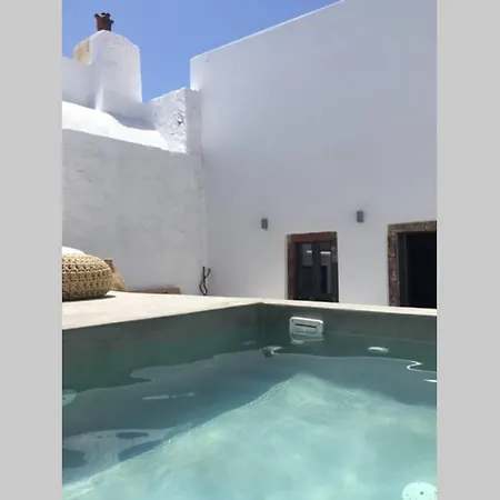Villa Santorini Folia Cave House With Jacuzzi Pírgosz