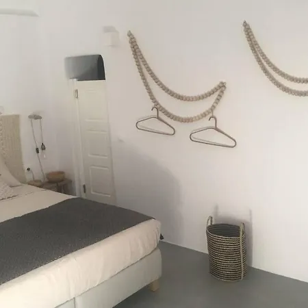 Villa Santorini Folia Cave House With Jacuzzi Pýrgos