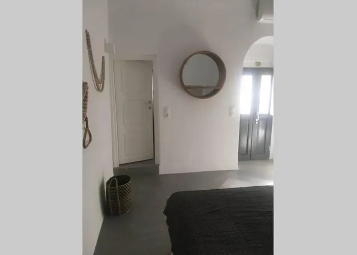 Santorini Folia Cave House With Jacuzzi Pýrgos