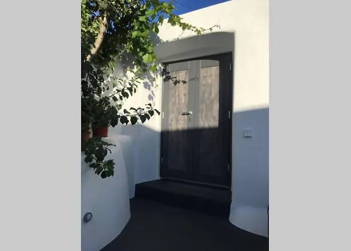 Santorini Folia Cave House With Jacuzzi Pýrgos