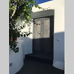 Santorini Folia Cave House With Jacuzzi Pýrgos
