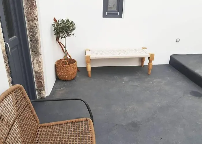 Santorini Folia Cave House With Jacuzzi Pýrgos