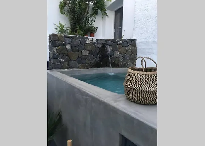 Santorini Folia Cave House With Jacuzzi * Pýrgos