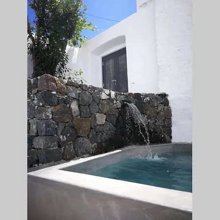 Santorini Folia Cave House With Jacuzzi Vila