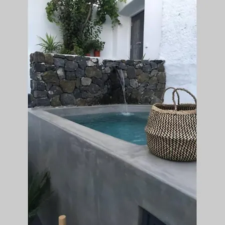 Santorini Folia Cave House With Jacuzzi * Pýrgos